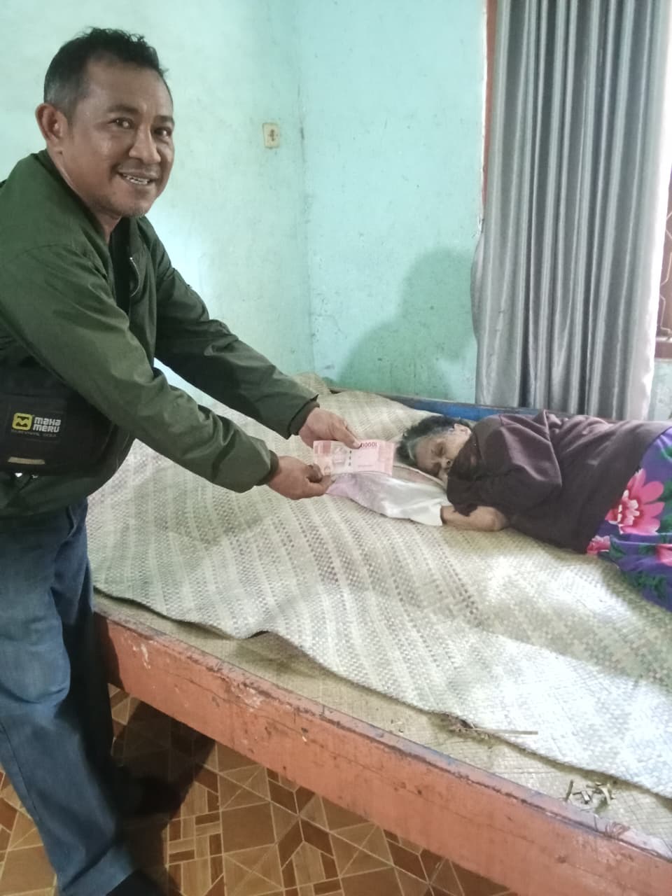 Memberi Bantuan